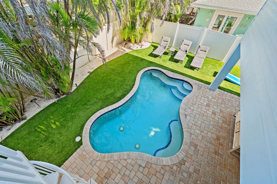 On Ocean Time - 5 Houses to Gulf, Pool by Anna Maria Life Vacation Rentals House in Holmes Beach