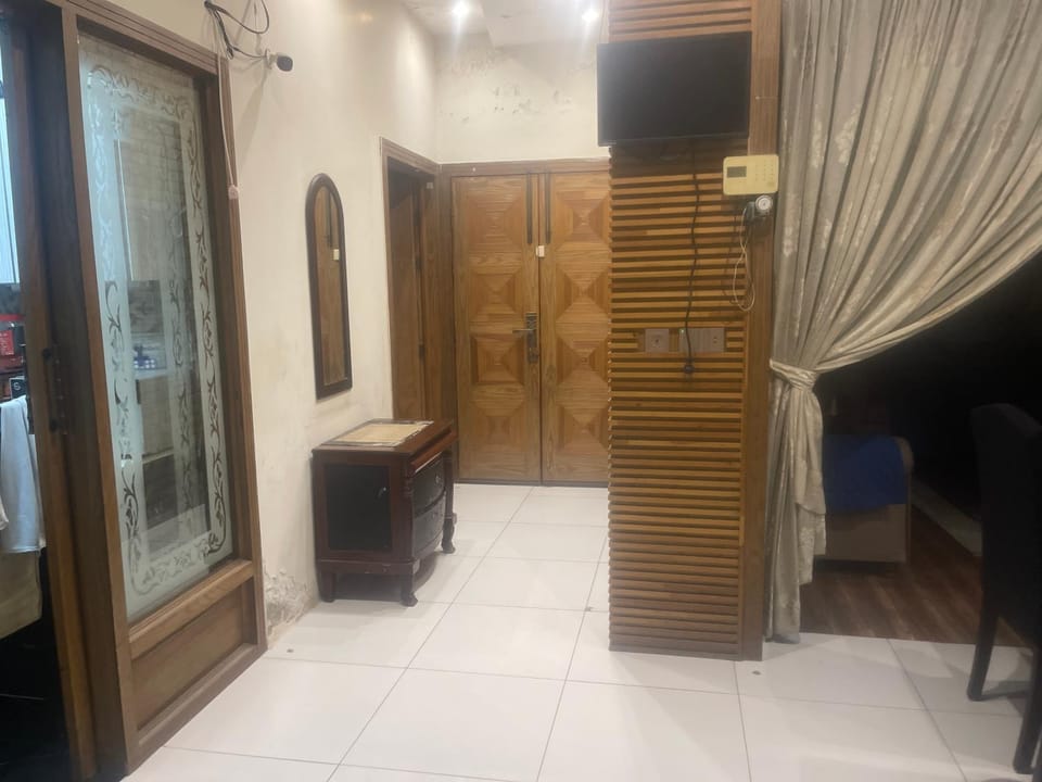 3 Rooms along with kitchen and lounje Apartment in Lahore