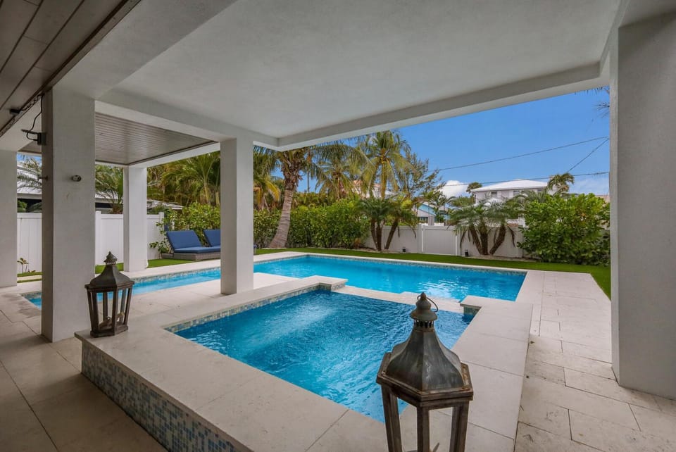 Peace of Paradise - Pool Spa & Amazing Views of Tampa Bay House in Anna Maria Island