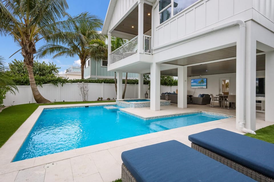 Peace of Paradise - Pool Spa & Amazing Views of Tampa Bay House in Anna Maria Island