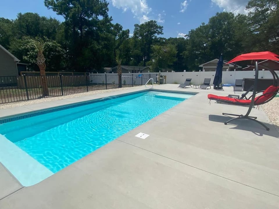 Paradise Retreat Hot tub Dock Drive to Beach House in Ocean Isle Beach
