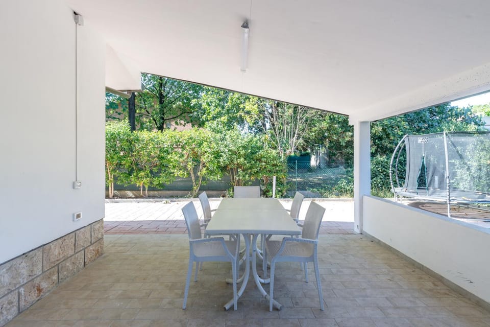 Spring, Day, Garden, View (from property/room), Dining area, Garden view