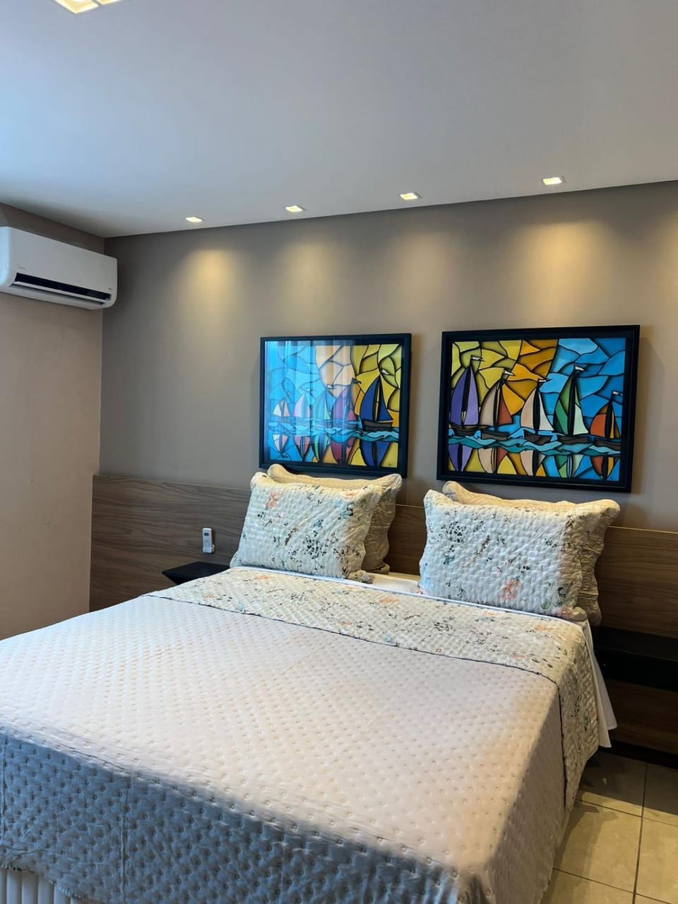Bed, Photo of the whole room, air conditioner