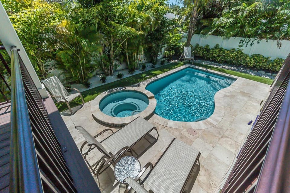 Pineapple Cay - Pool & Spa by Anna Maria Life Vacation Rentals House in Holmes Beach