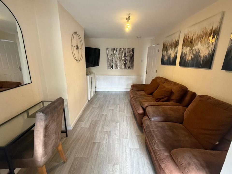 5 bedroom home in Filton House in Bristol