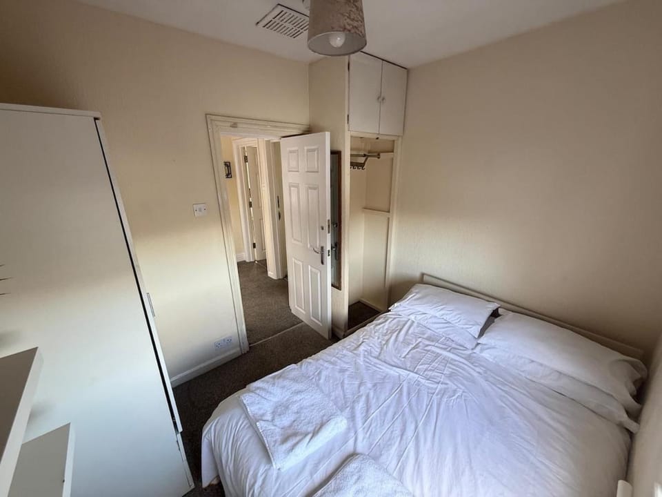 5 bedroom home in Filton House in Bristol