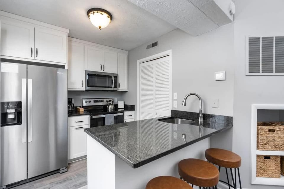 Pet-Friendly Retreat Walk to Slopes & Village House in Massies Mill