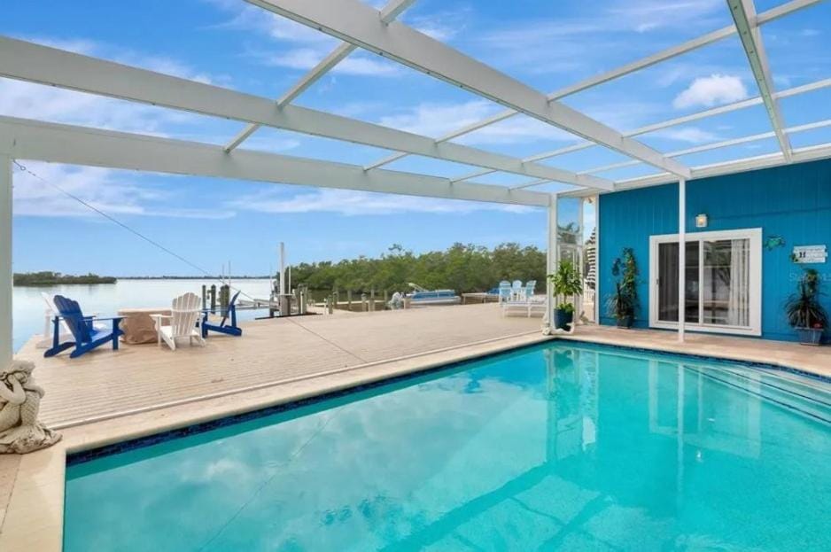 Salt & Soul - Bayfront, Boat Dock, Large Pool, Spa by Anna Maria Life Vacation Rentals House in Bradenton