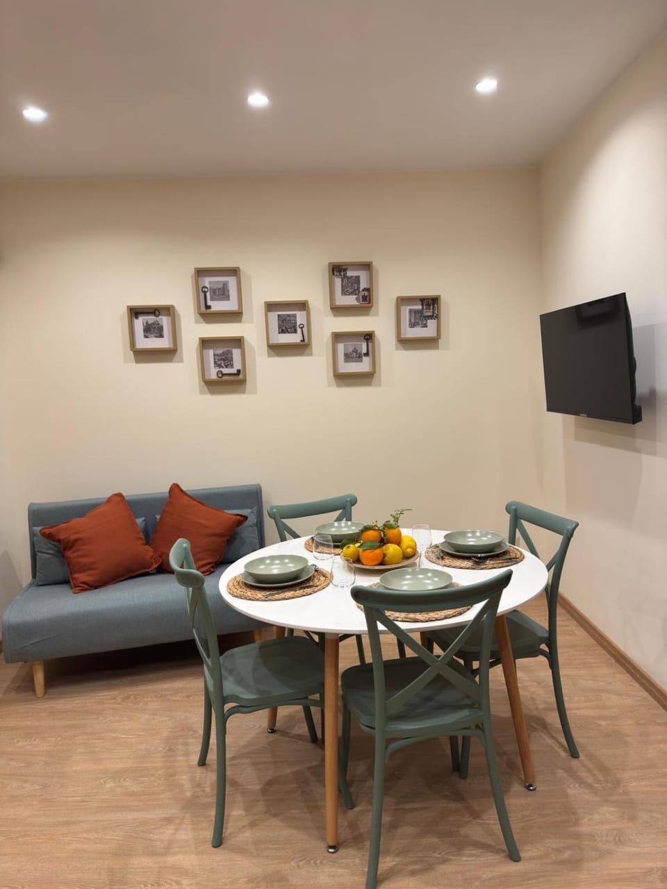 Living room, Seating area, kitchen