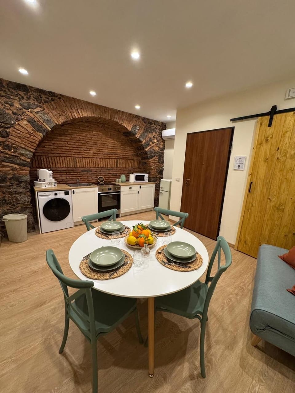 Kitchen or kitchenette, Living room, Communal kitchen, microwave, oven, washing machine, kitchen, kitchen