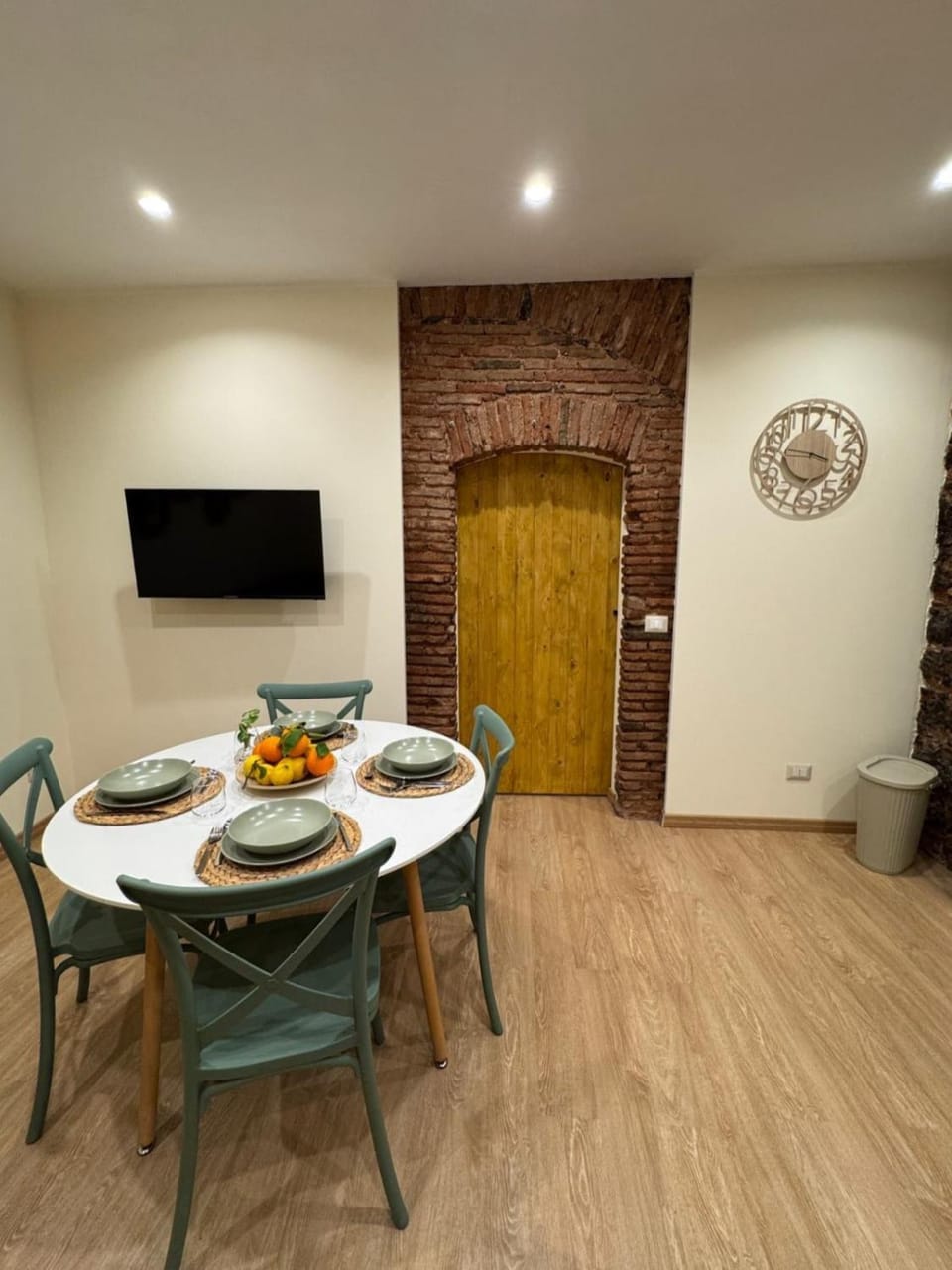 Seating area, kitchen