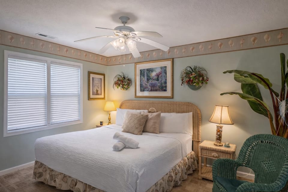 Spacious 2 BR Condo-Golf Course Views! River Oaks 17A House in Carolina Forest