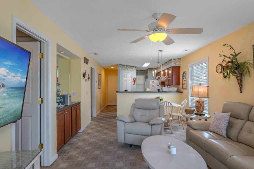 Spacious 2 BR Condo-Golf Course Views! River Oaks 17A House in Carolina Forest