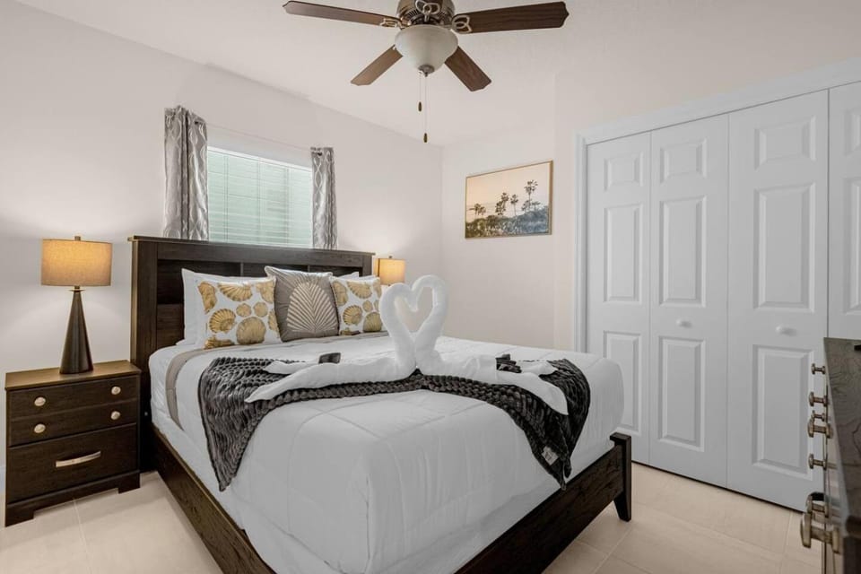 Beachfront Condo with Spacious Balcony Apartment in Daytona Beach Shores