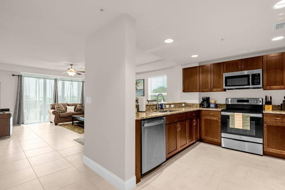 Beachfront Condo with Spacious Balcony Apartment in Daytona Beach Shores