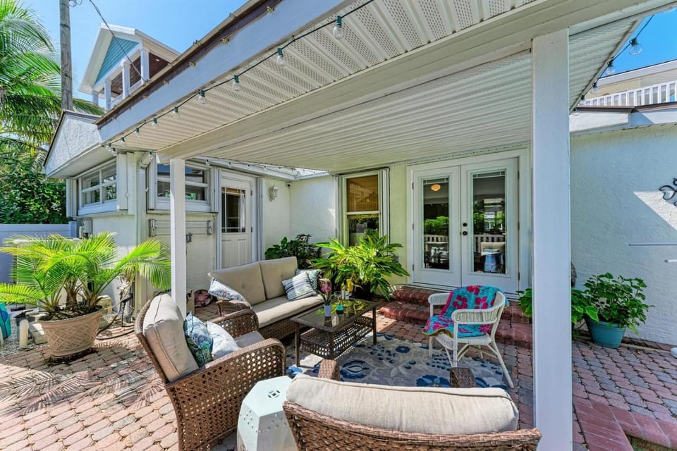 Seashell Oasis - Dog Friendly, Pool by Anna Maria Life House in Bradenton Beach