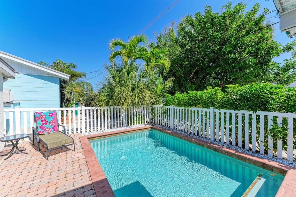 Seashell Oasis - Dog Friendly, Pool by Anna Maria Life House in Bradenton Beach