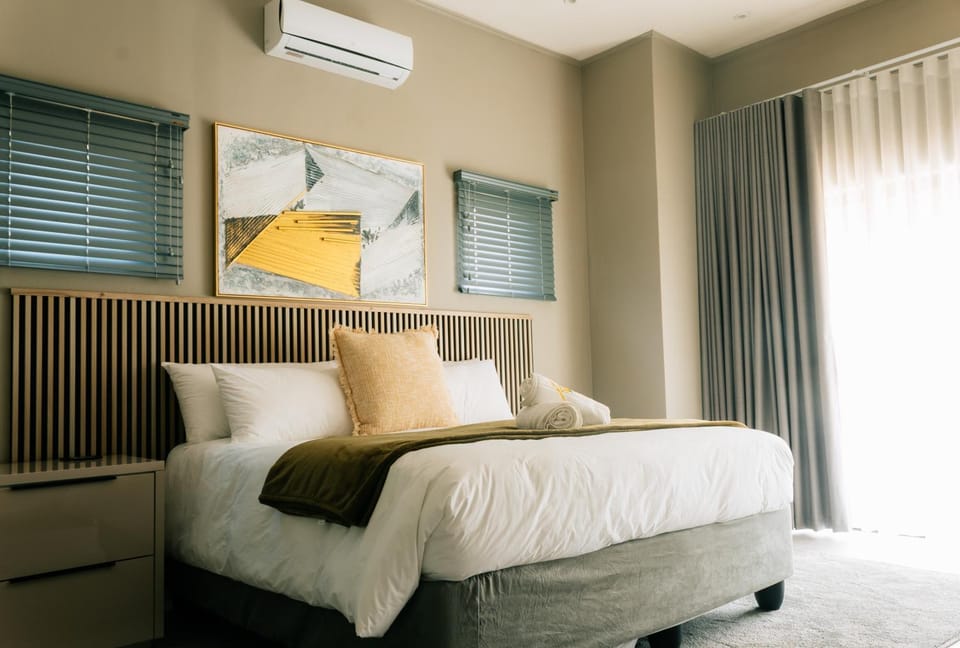 Bed, Photo of the whole room, Bedroom, air conditioner