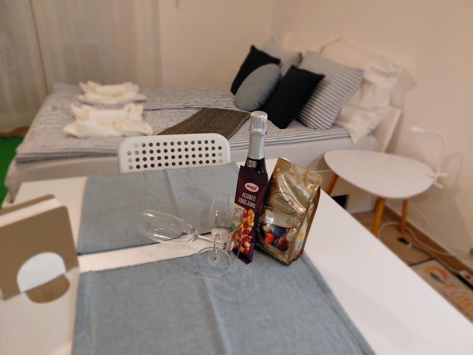 Food and drinks, Bedroom