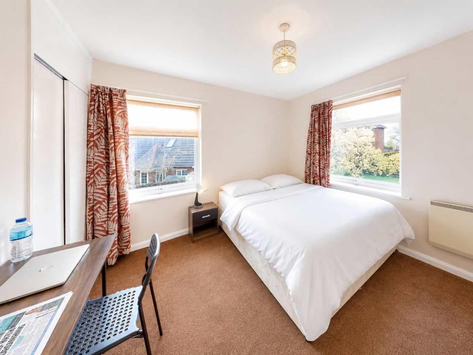 2 Bed Apartment in Reading - Sleeps 4 Apartment in Reading