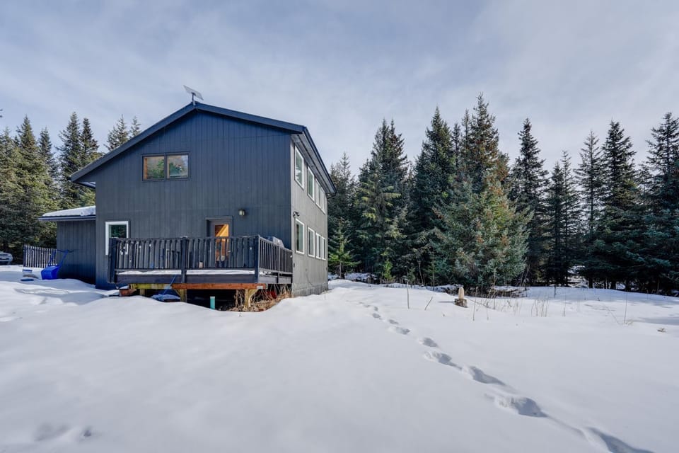 Bring Your Pets! Secluded Homer Escape w/ Deck House in Homer