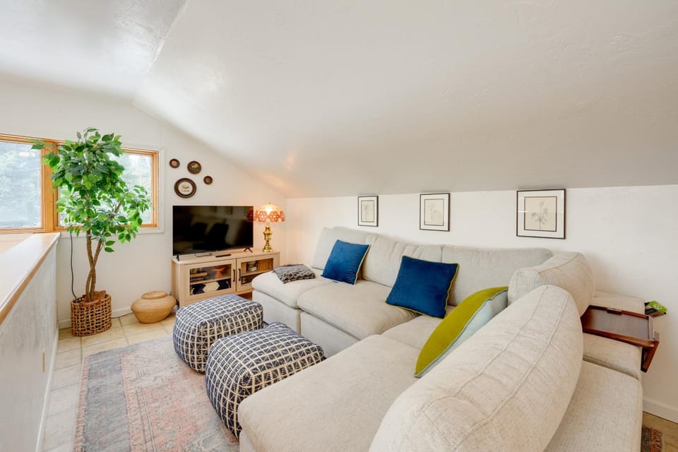 Bring Your Pets! Secluded Homer Escape w/ Deck House in Homer