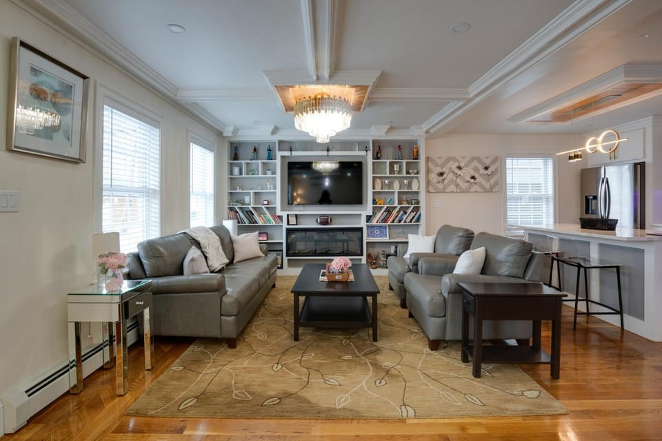 4 Mi to Revere Beach! Walkable Family Retreat House in Lynn