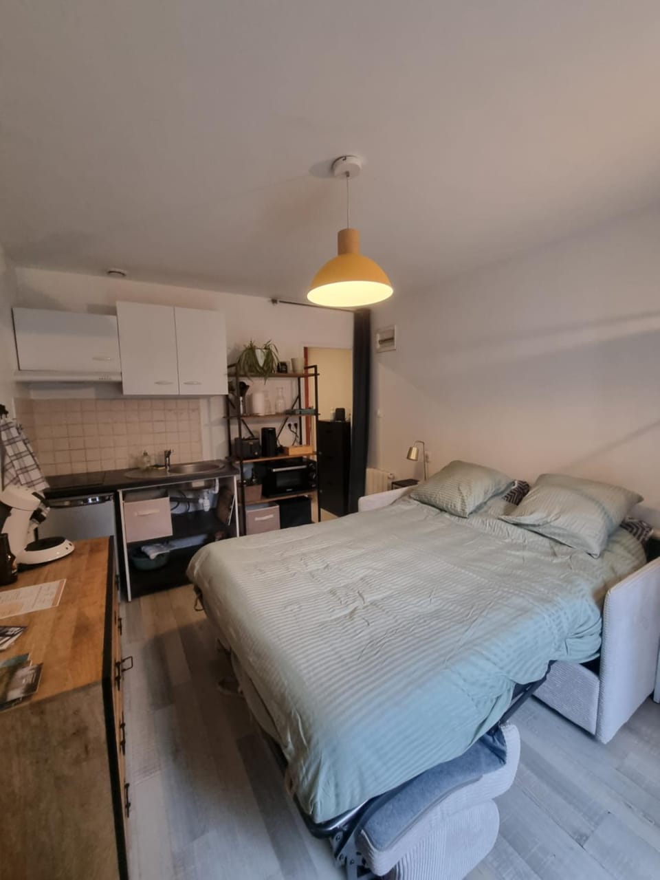 Kitchen or kitchenette, Bedroom