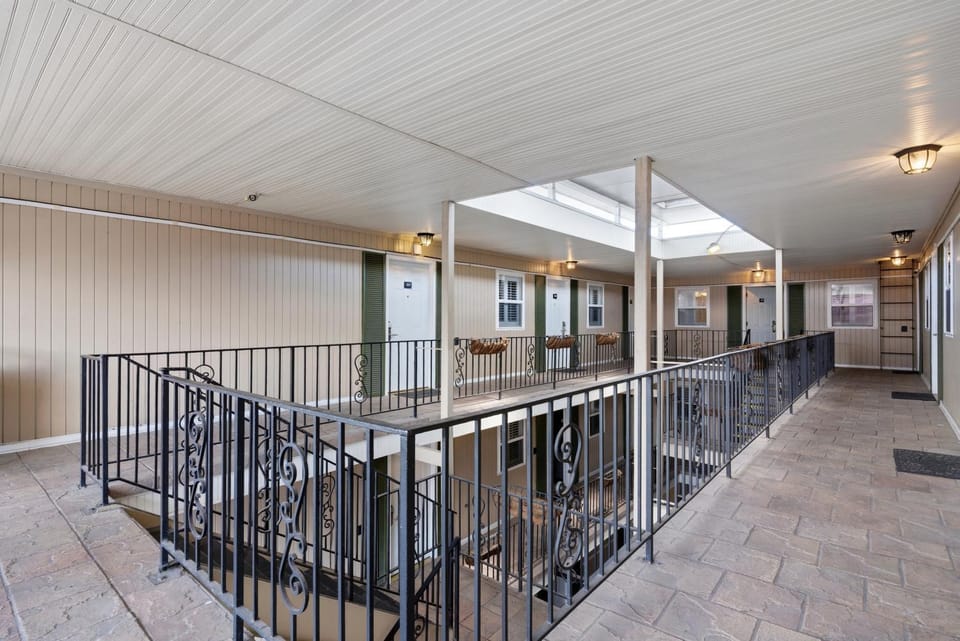 Luxury 2BR w Pool & Hot Tub on Frenchmen St Apartment hotel in Faubourg Marigny