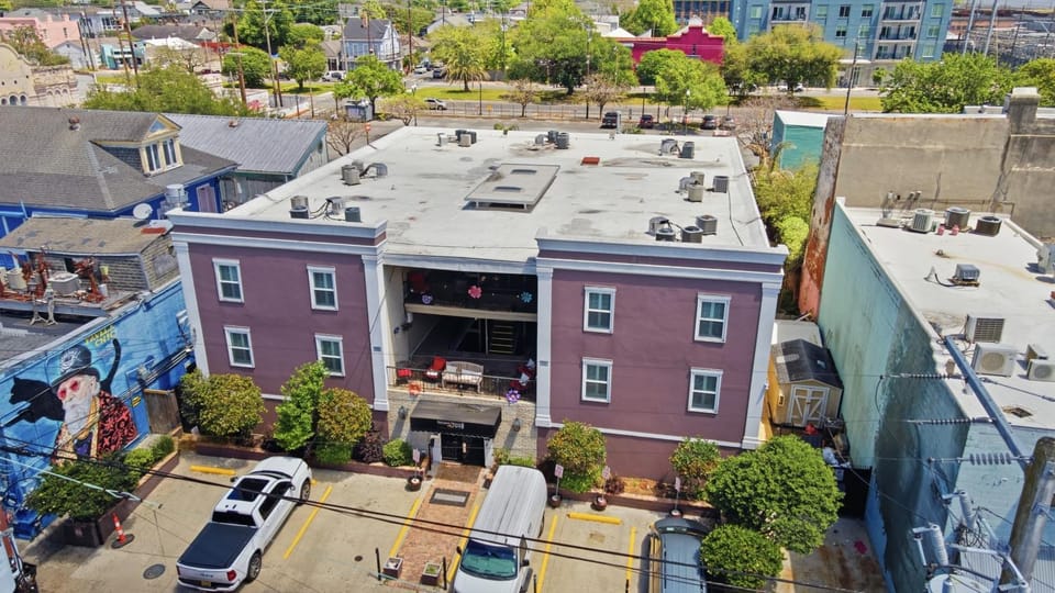 Frenchmen 2BR Stay w Pool & Free Parking Apartment hotel in Faubourg Marigny