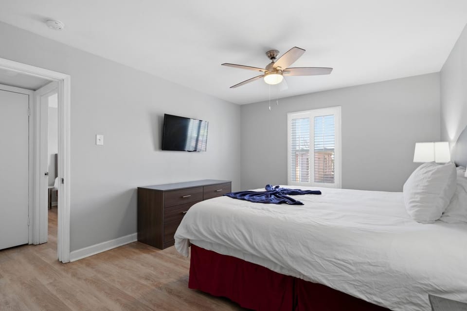 Frenchmen 1BR Retreat w Pool & Hot Tub Access Apartment hotel in Faubourg Marigny