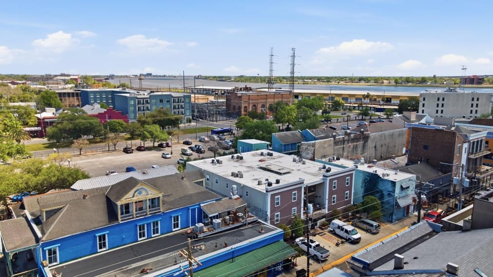 Frenchmen 2BR Escape w Free Parking & Hot Tub Apartment hotel in Faubourg Marigny