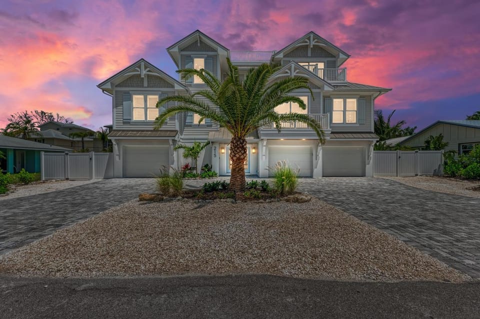 Sunsational - Roof Top Deck, Games, Pool & Spa by Anna Maria Life Vacation Rentals House in Holmes Beach