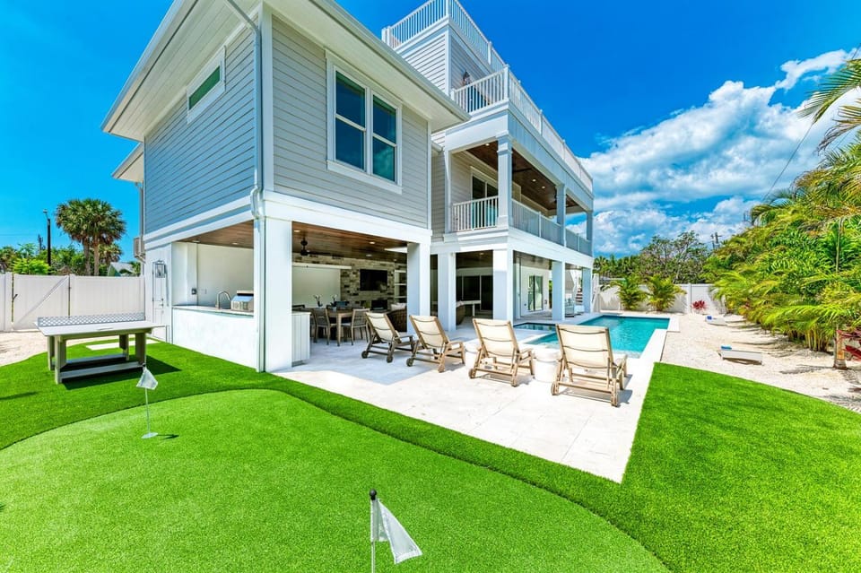 Sunsational - Roof Top Deck, Games, Pool & Spa by Anna Maria Life Vacation Rentals House in Holmes Beach