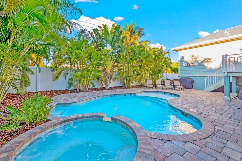 Surfs Up - 2 Blocks to Beach! Private Pool & Spa! by Anna Maria Life Vacation Rentals House in Holmes Beach
