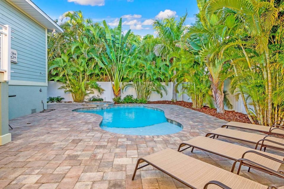 Surfs Up - 2 Blocks to Beach! Private Pool & Spa! by Anna Maria Life Vacation Rentals House in Holmes Beach