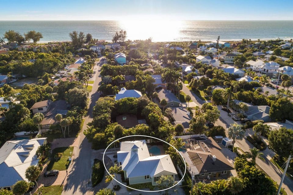 Surfs Up - 2 Blocks to Beach! Private Pool & Spa! by Anna Maria Life Vacation Rentals House in Holmes Beach