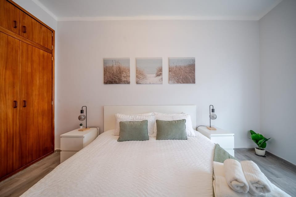 Bed, Photo of the whole room, Bedroom, towels, wardrobe