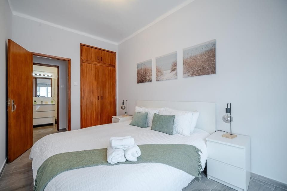 Bed, Photo of the whole room, Bedroom, towels, wardrobe