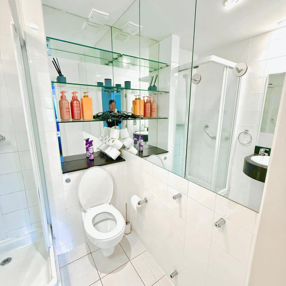 The Cozy Corner Two Rooms in Shared APT Perfect for 4 without kitchen Apartment in Cork City