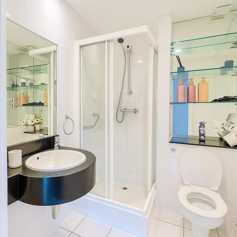 The Cozy Corner Two Rooms in Shared APT Perfect for 4 without kitchen Apartment in Cork City