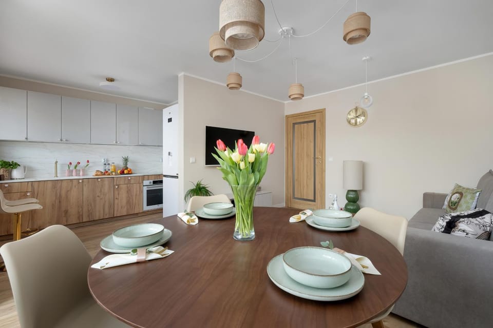Kitchen or kitchenette, Living room, Seating area, Dining area