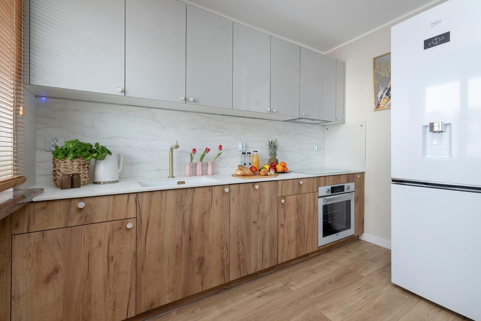 Kitchen or kitchenette, dishwasher, oven, stove
