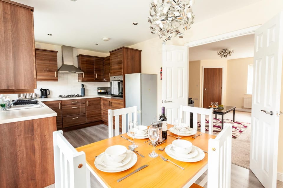 Kitchen or kitchenette, oven