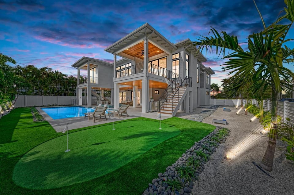 The Sweet Spot - Loaded with Games, Pool Side Lounge, Mini Golf House in Holmes Beach