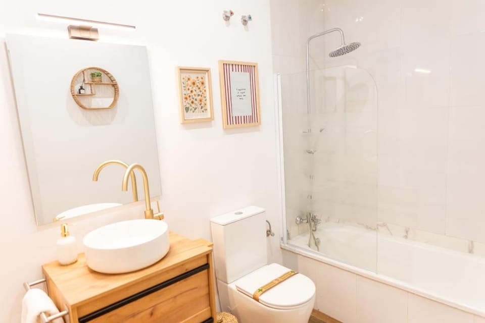 Modern Apt I AC I Plaza Merced 2min walk I Central Apartment in Malaga