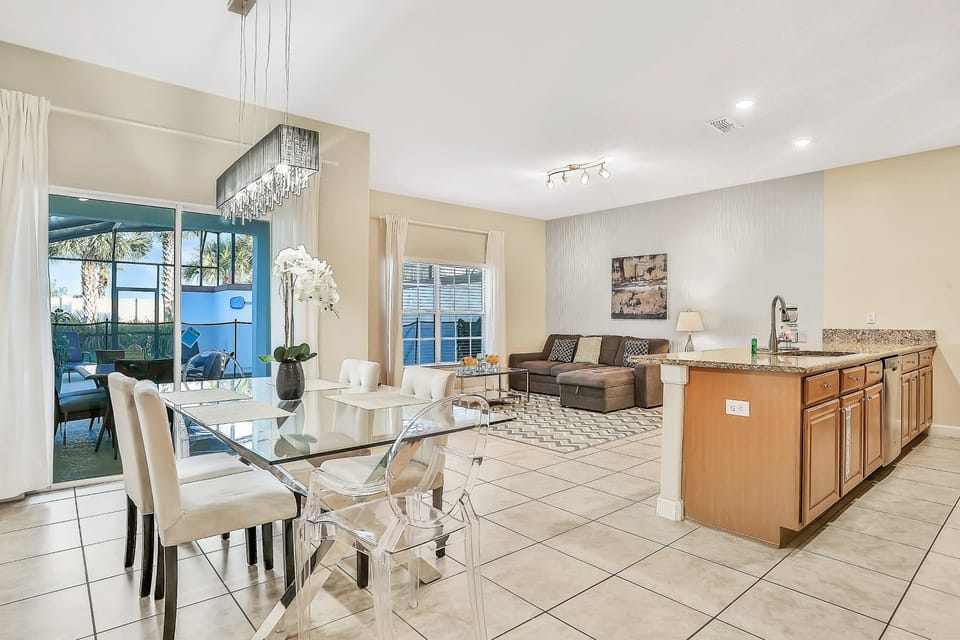 Kitchen or kitchenette, Living room, Seating area, Dining area