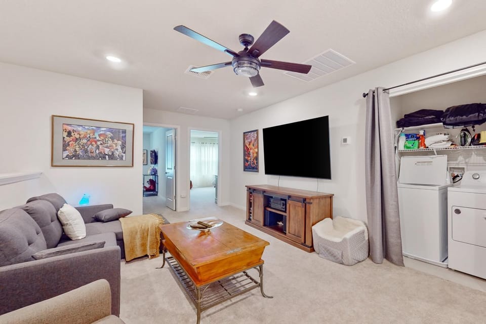 TV and multimedia, Living room, Seating area