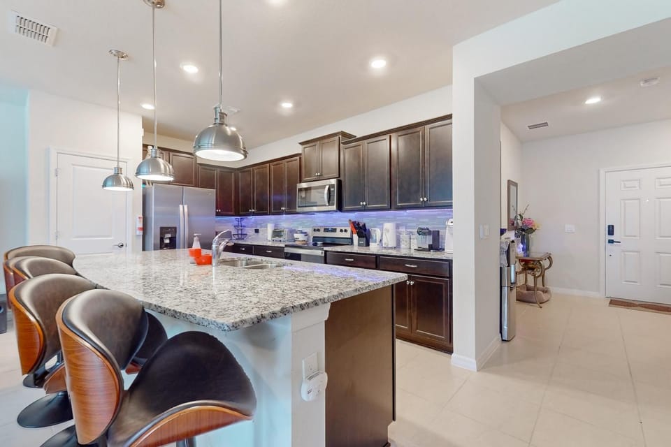 Kitchen or kitchenette, dishwasher, minibar, oven, stove, kitchen