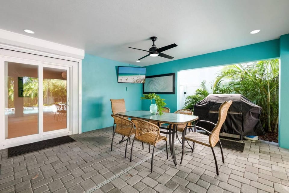 Tipsy Turtle - 2 Houses to Beach, Pool by Anna Maria Life Vacation Rentals House in Holmes Beach